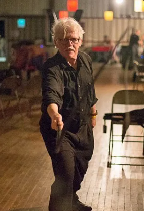 Dante demonstrating his Fencer's Stance for added accuracy Dante demonstrating his Fencer's Stance for added accuracy