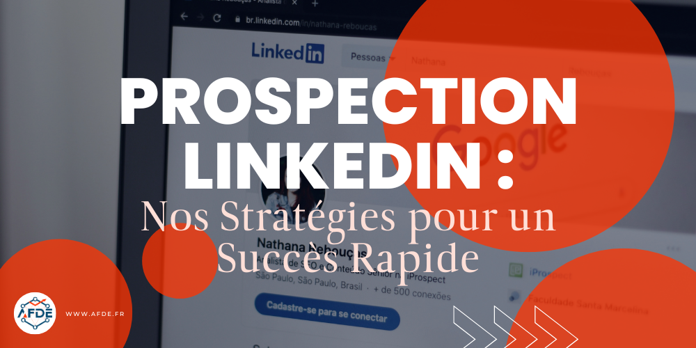 Bannière de l'article 'Prospection LinkedIn : Nos Stratégies pour un Succès Rapide' avec un aperçu de l'interface LinkedIn en arrière-plan.