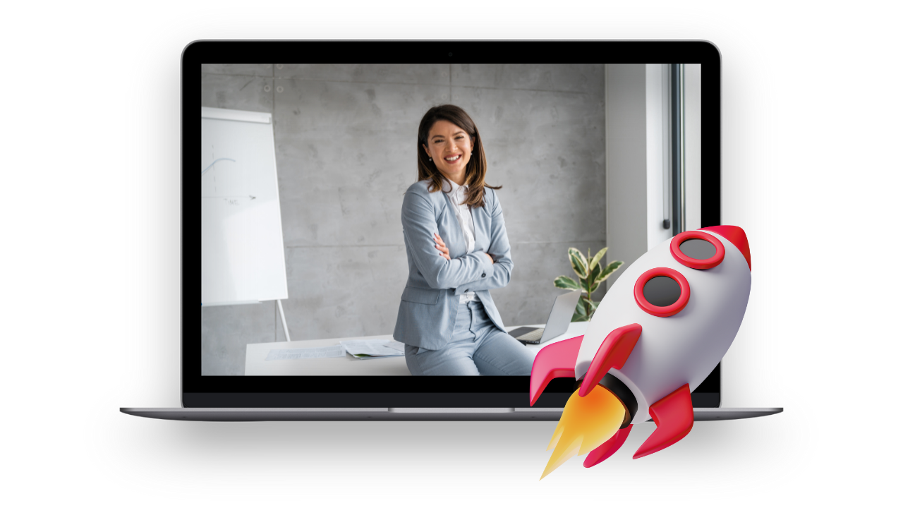 Une femme en costume d'affaires est assise dans un ordinateur portable avec une fusée superposée.