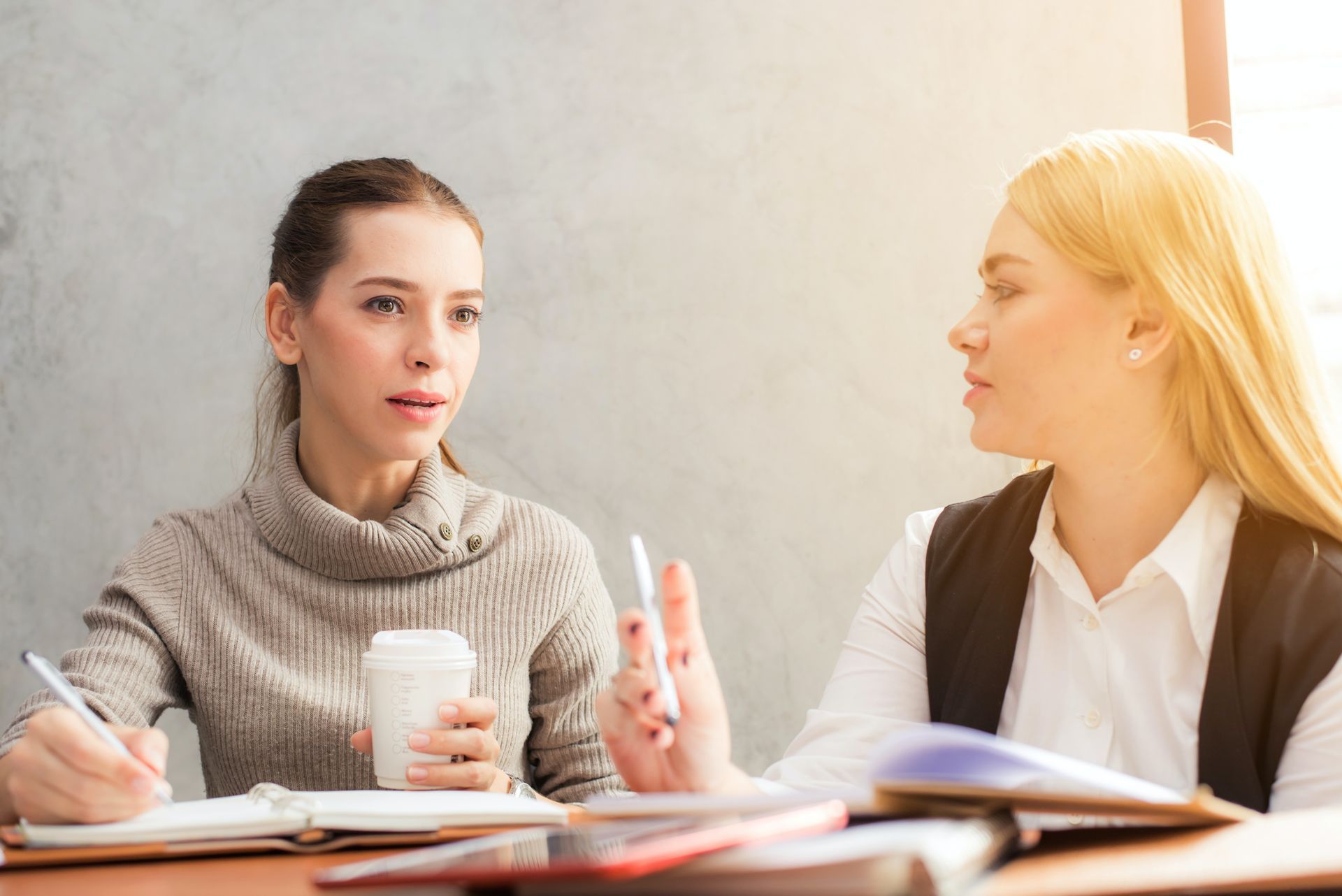 entrepreneur-échange-conseils-aide