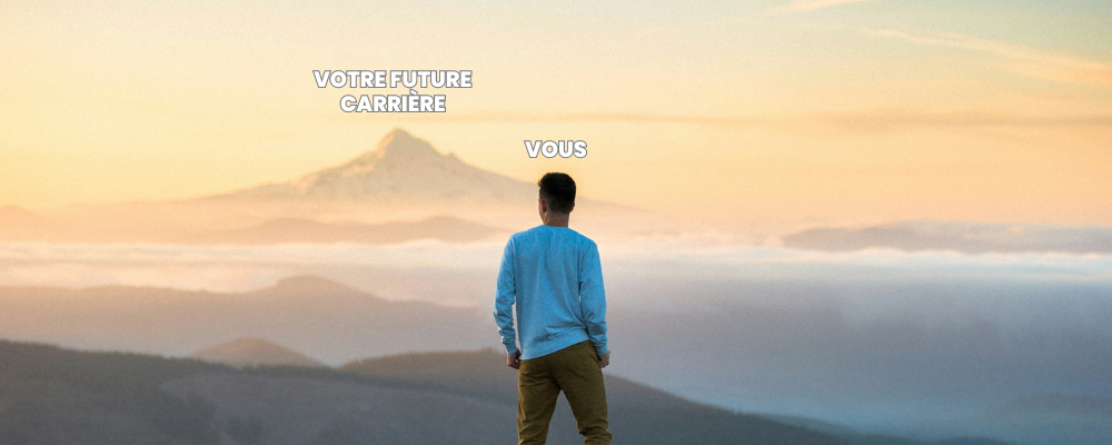 Homme contemplant un paysage montagneux symbolisant sa future carrière.