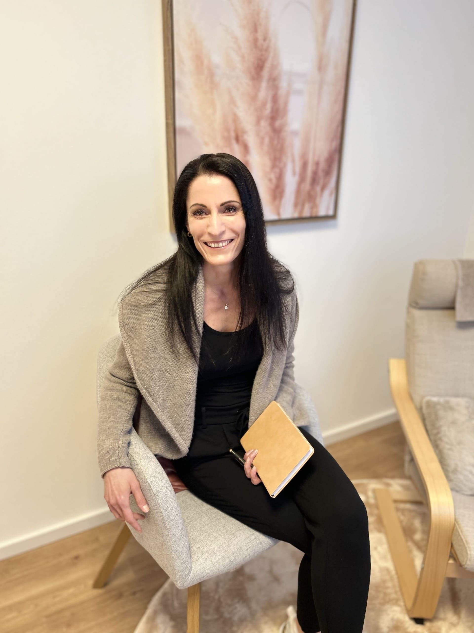 Melis Achatz Heilpraktikerin Heilpraktikerin Melis Achatz im Hypnoseraum