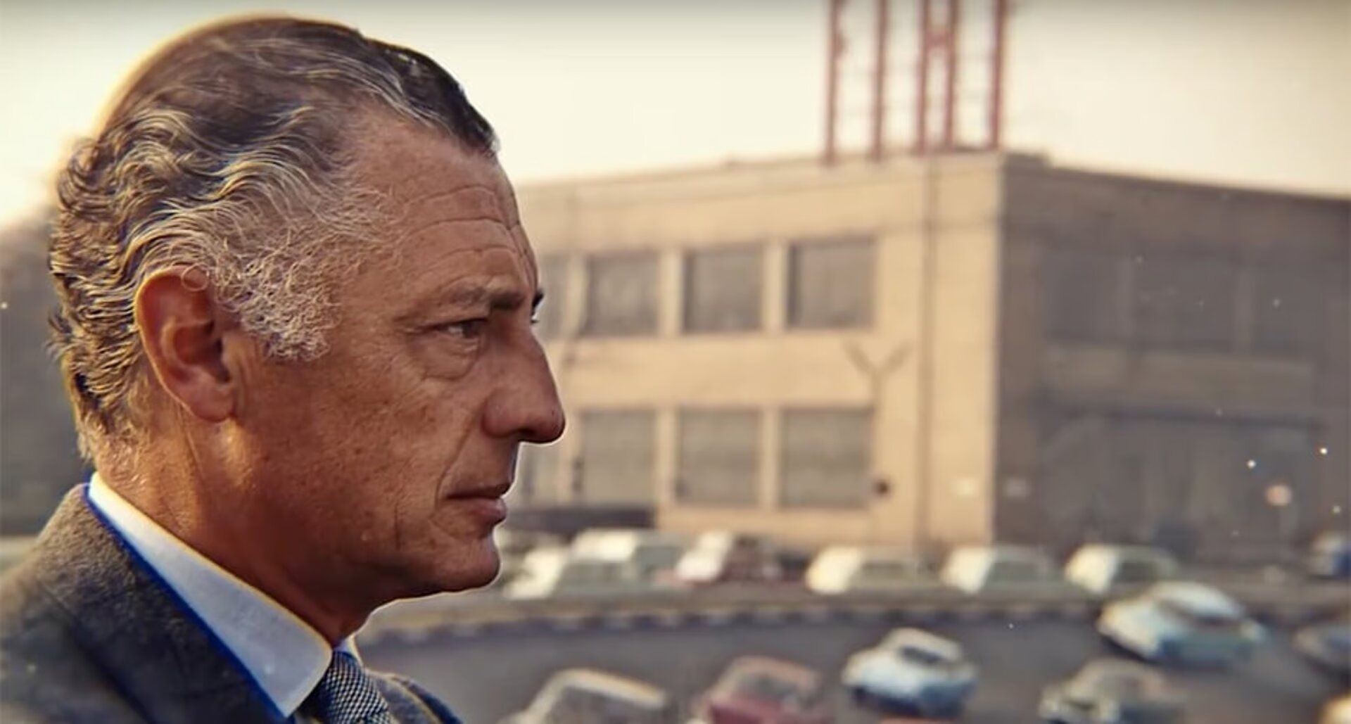 Explora la vida y legado de Gianni Agnelli, líder empresarial y referente cultural italiano.