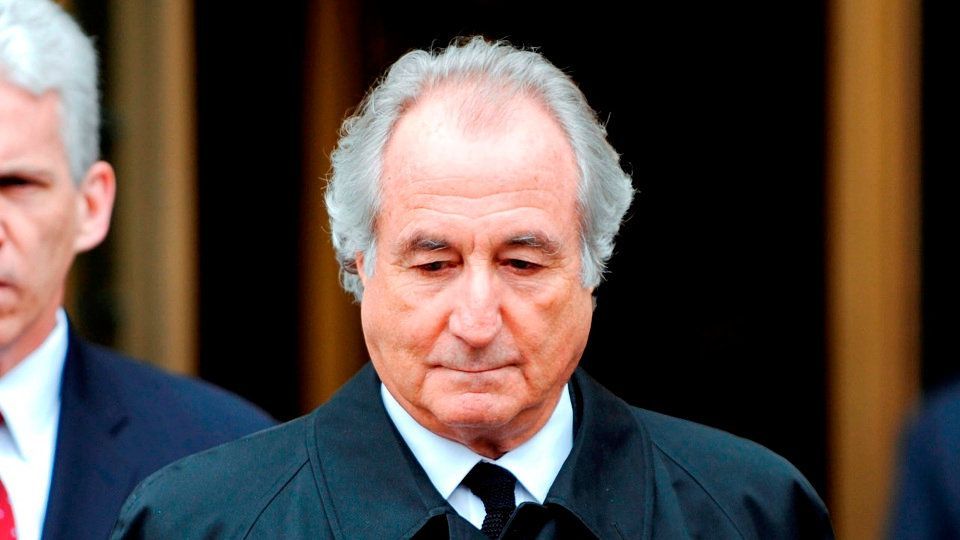 Explora la vida de Bernard Madoff, el cerebro detrás del esquema Ponzi más grande jamás conocido.