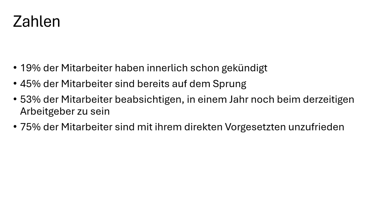 Zum Vergrößern Bild anklicken. Textlastige Präsentationsfolie mit mehreren Kennzahlen zur Mitarbeiterzufriedenheit und Mitarbeiterbindung, dargestellt als Aufzählung ohne visuelle Hervorhebungen.
