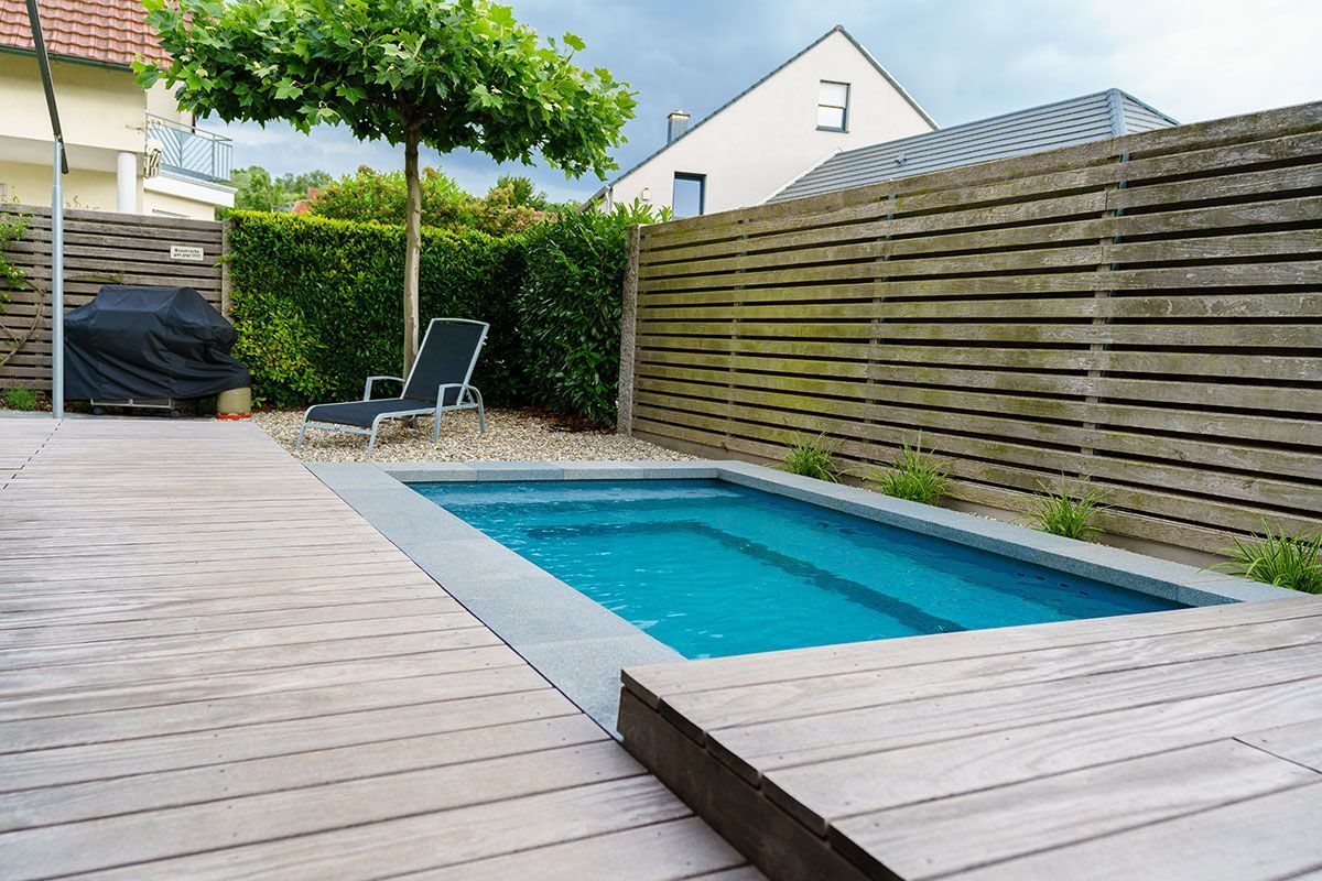 Gartenpool mit Sichtschutz