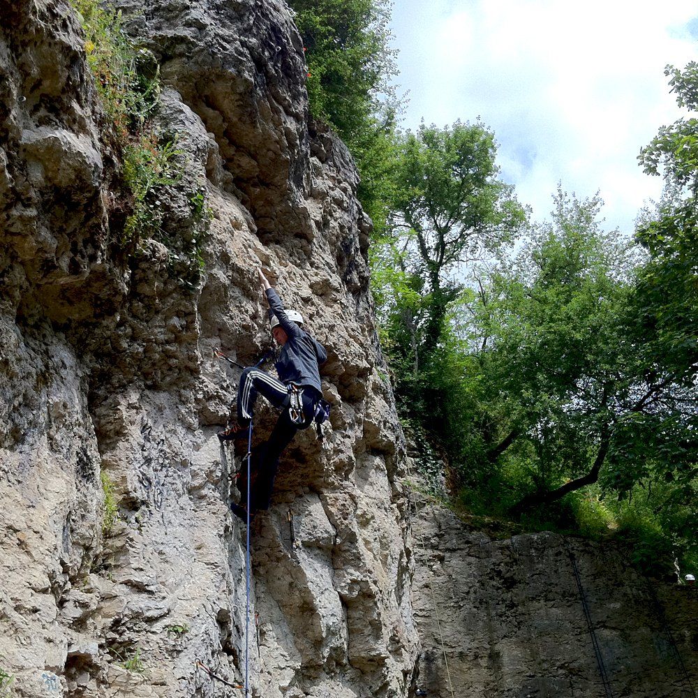 Cours collectifs enfants Touraine Escalade sortie falaise