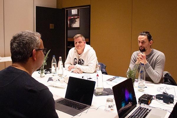 Sebastian Brinckmeyer beim Podcasten mit Timm Peters und Neven Subotic