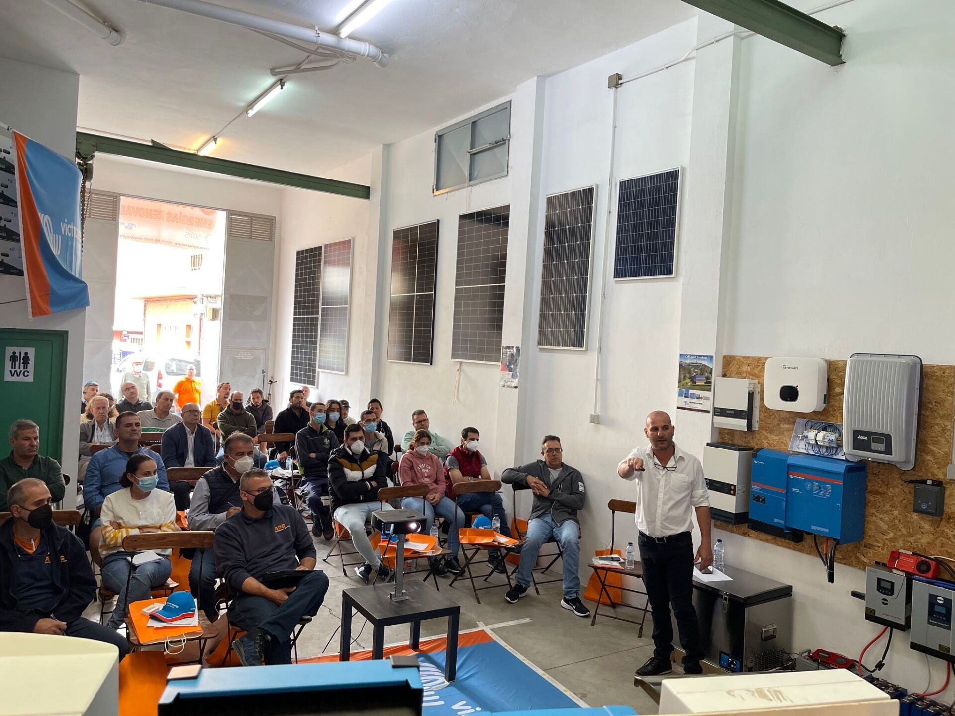 formaciones profesional, cursos de energía solar, capacitación en energía renovable, talleres de energía solar, formación técnica solar, educación en energía solar, cursos fotovoltaicos, certificación energía solar, seminarios energía solar, programas de formación, especialización en energía renovable