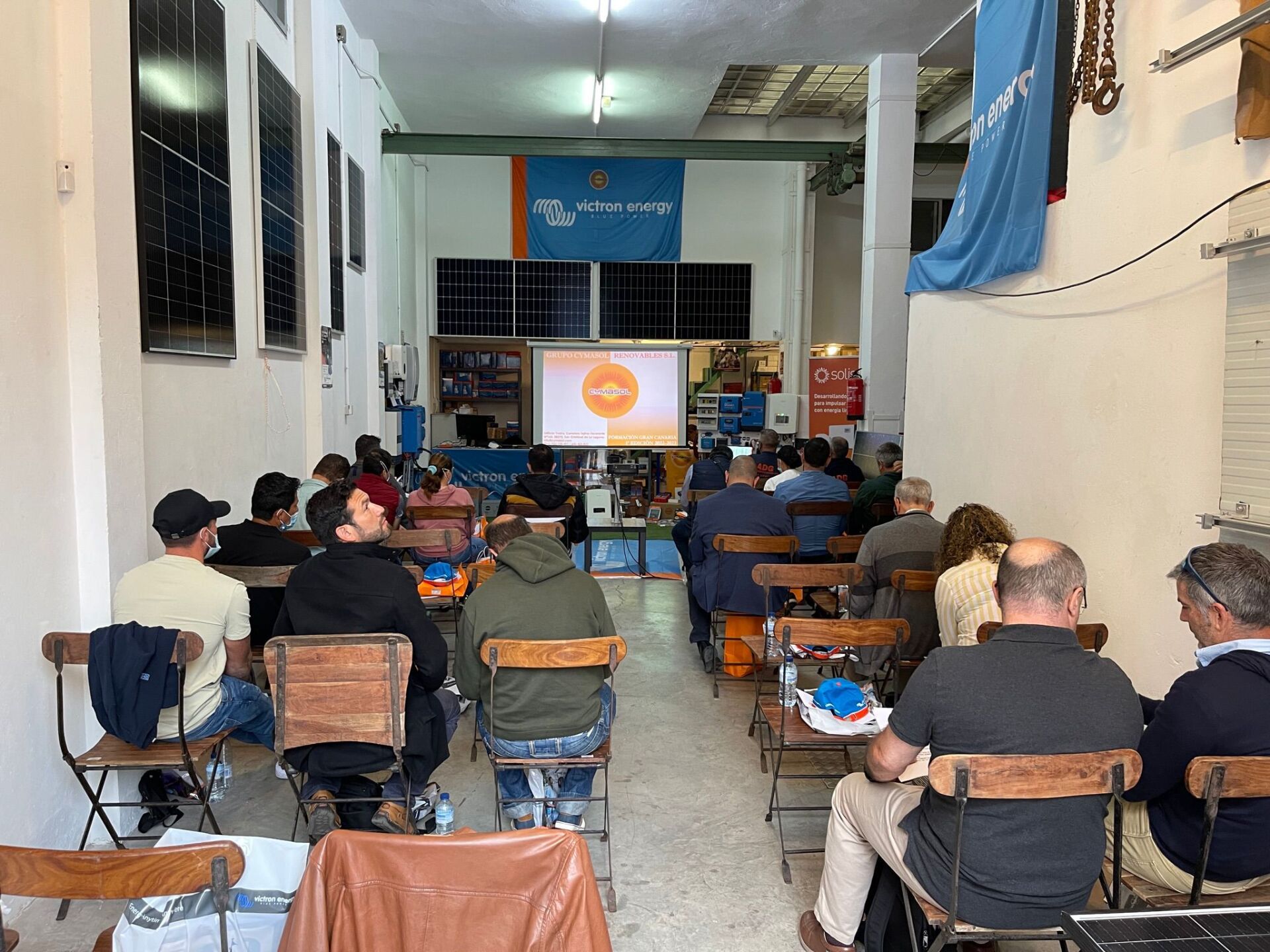 formaciones profesional, cursos de energía solar, capacitación en energía renovable, talleres de energía solar, formación técnica solar, educación en energía solar, cursos fotovoltaicos, certificación energía solar, seminarios energía solar, programas de formación, especialización en energía renovable