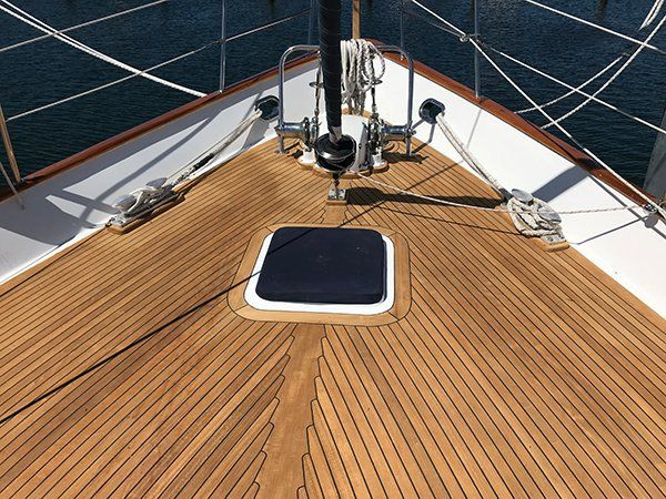 Teak auf Aluminium
