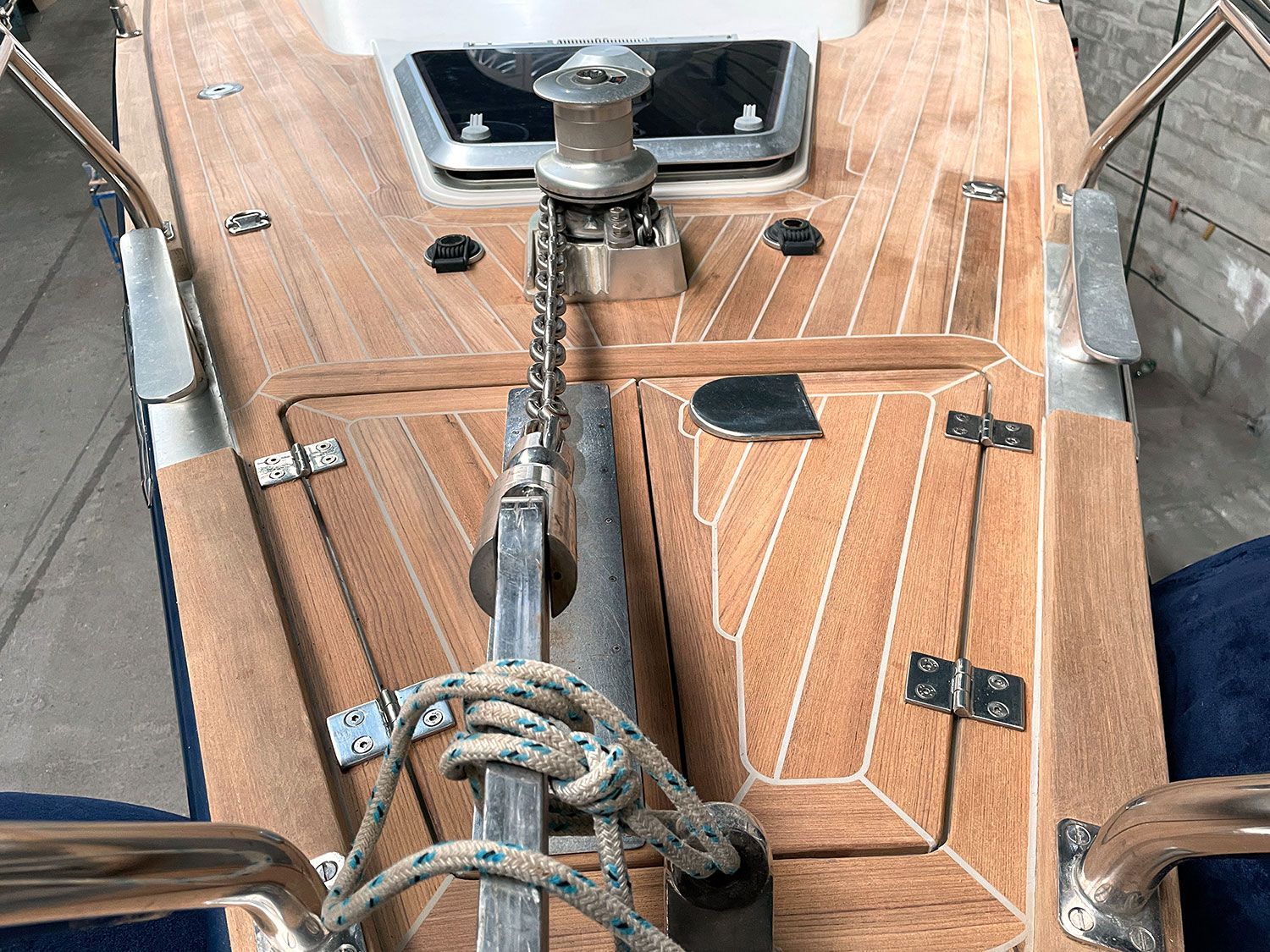 Wauquiez 48 Pilot Saloon new teak deck