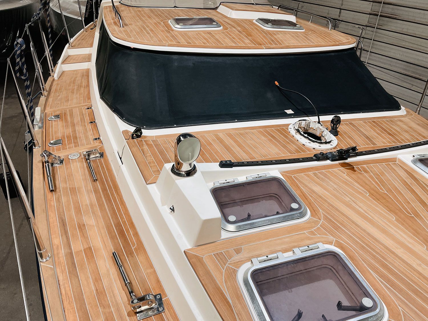 Wauquiez 48 Pilot Saloon neues Teakdeck vom Bootsbauer
