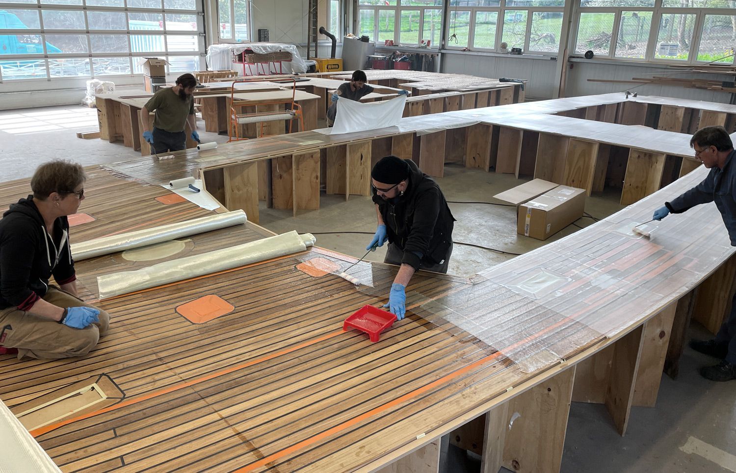 Cutting the carrier plate for the teak deck Construction of a new teak deck, templates are positioned on a epoxy resin plate