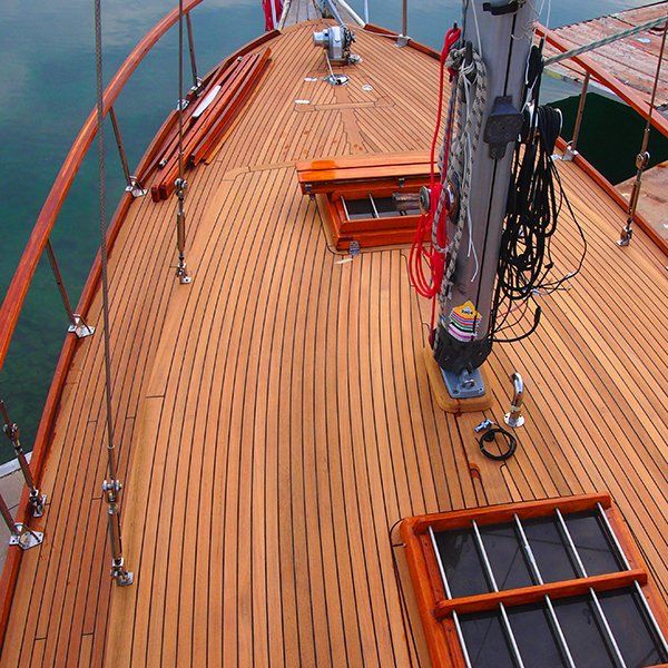 Teak auf Sperrholz