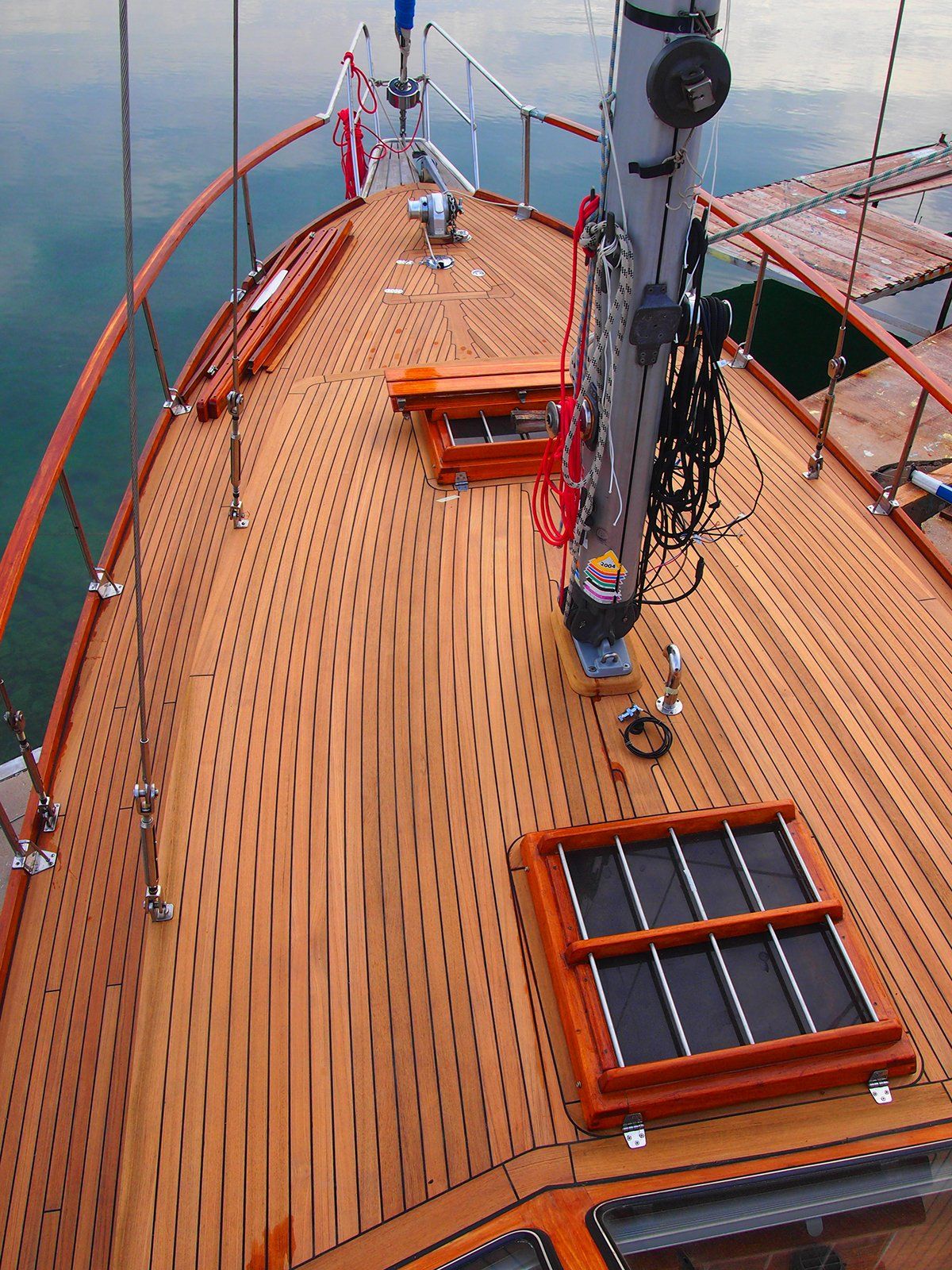 New teakdeck on a Seafin 410 sailing yacht, construction and installation by Mobilerbootsbau boatbuilding and teck decking company from Germany