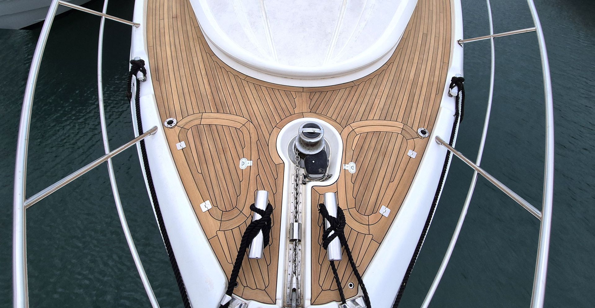 Sunseeker Manhattan Motoryacht Teakdeck Mobilerbootsbau
