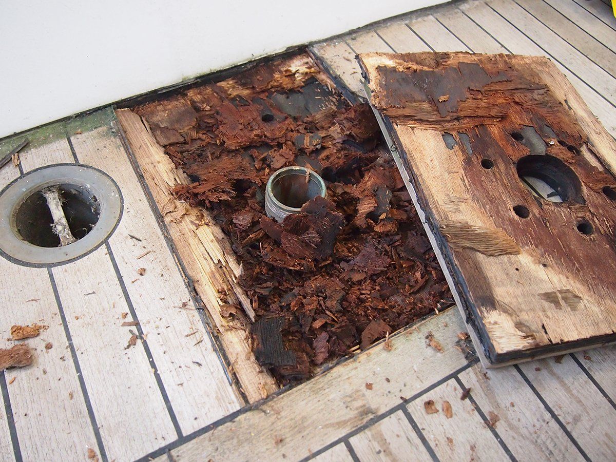 Vertens 17M Teakdeck Schaden Vorher – Mobilerbootsbau