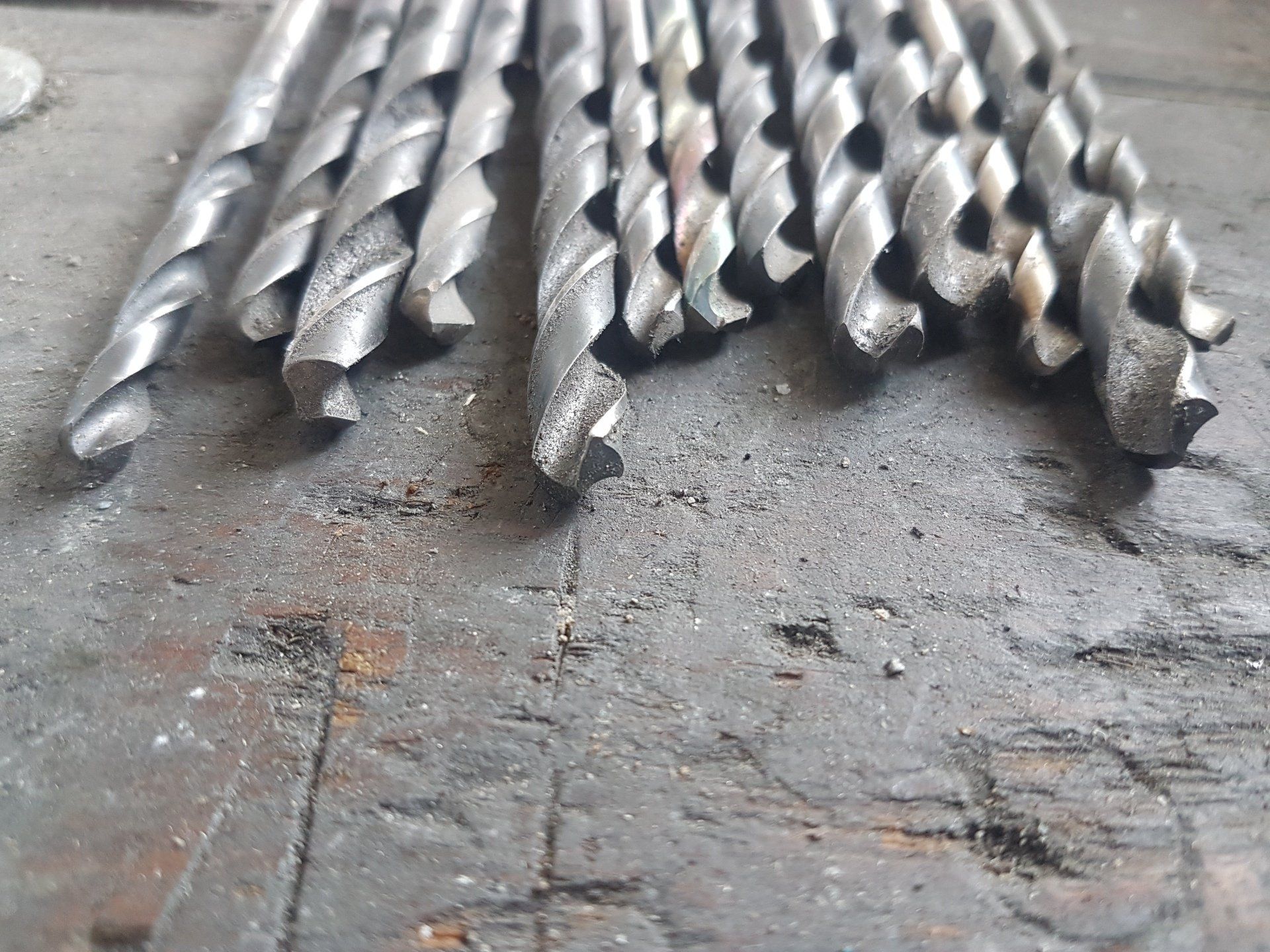 Kreissägeblatt schleifen, Pfeilmesser schleifen, Industriemesser schleifen, Hobelmesser schleifen,HSS Bohrer schleifen,