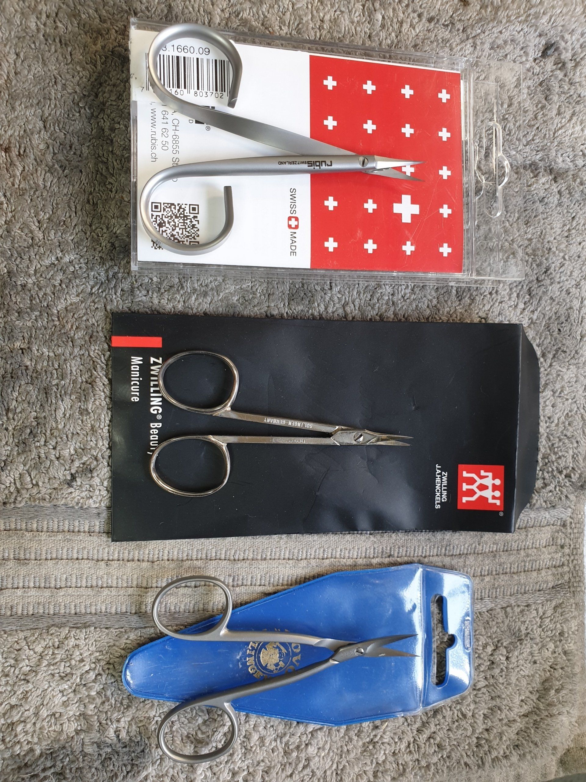 Scherenpflege, Schneidwerkzeug-Wartung, Scheren schärfen, Scheren reinigen, Scherenöl, Scheren-Handhabung, Scheren-Klingen, Scheren-Aufbewahrung, Scheren-Sicherheit, Scheren-Schnitttechniken