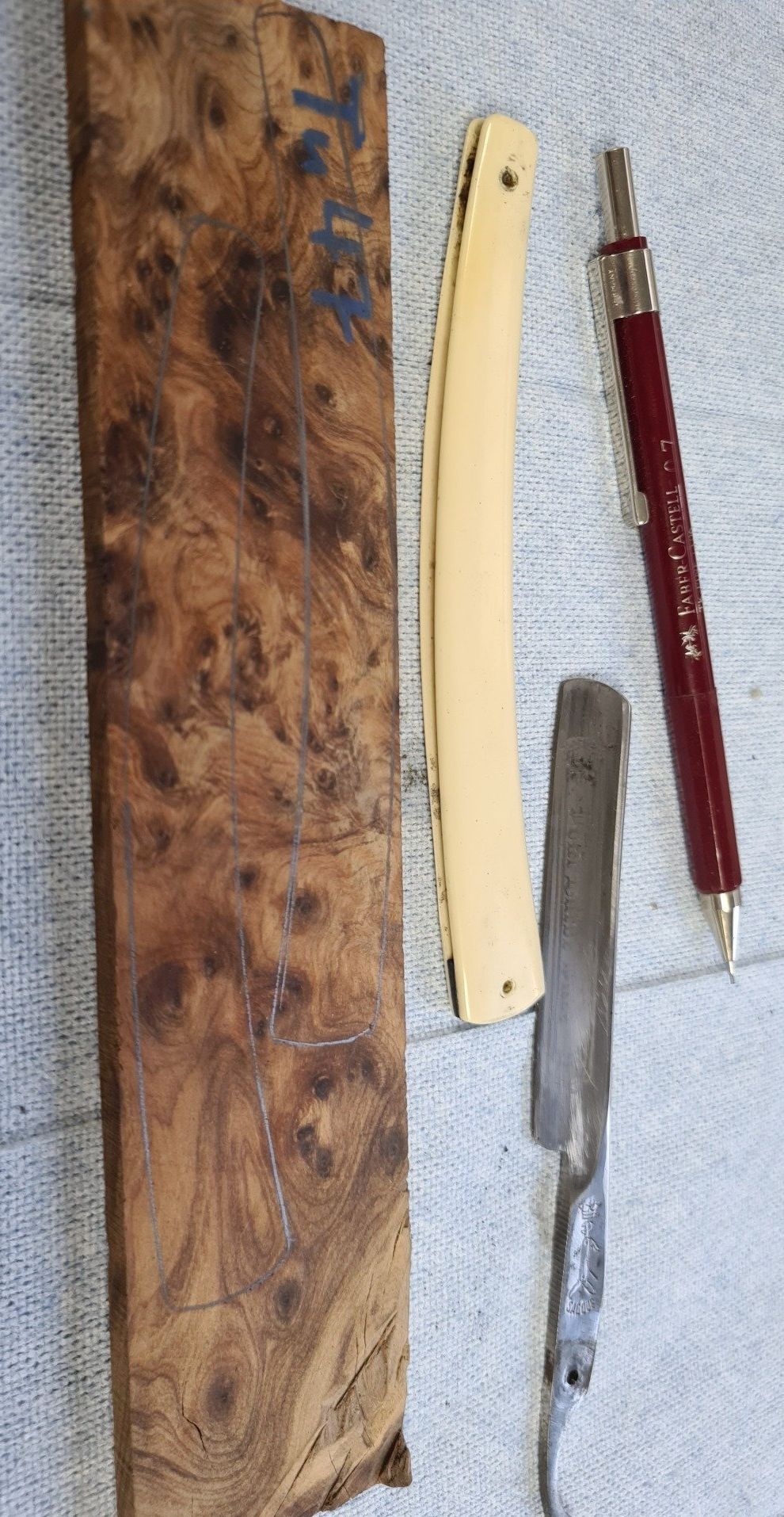 Rasiermesser, Rasur, Pflege, Hautvorbereitung, Stil, Anfänger, Reinigung, Rasiermesser-Pflege, Lagerung, Schleifstein, Klinge, Marken, Typen, Qualitätsmesser.