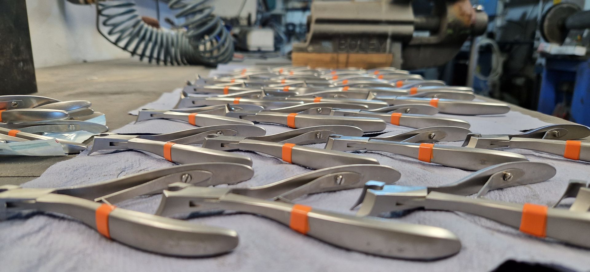 Fußpflegezange, Nagelpflege, Hygiene, Reinigung, Schärfe, Lagerung, Anwendung, Desinfektion, Schutzhülle, Etui, Zangenschärfer, Schärfstein, Feile, Nagelschnitt