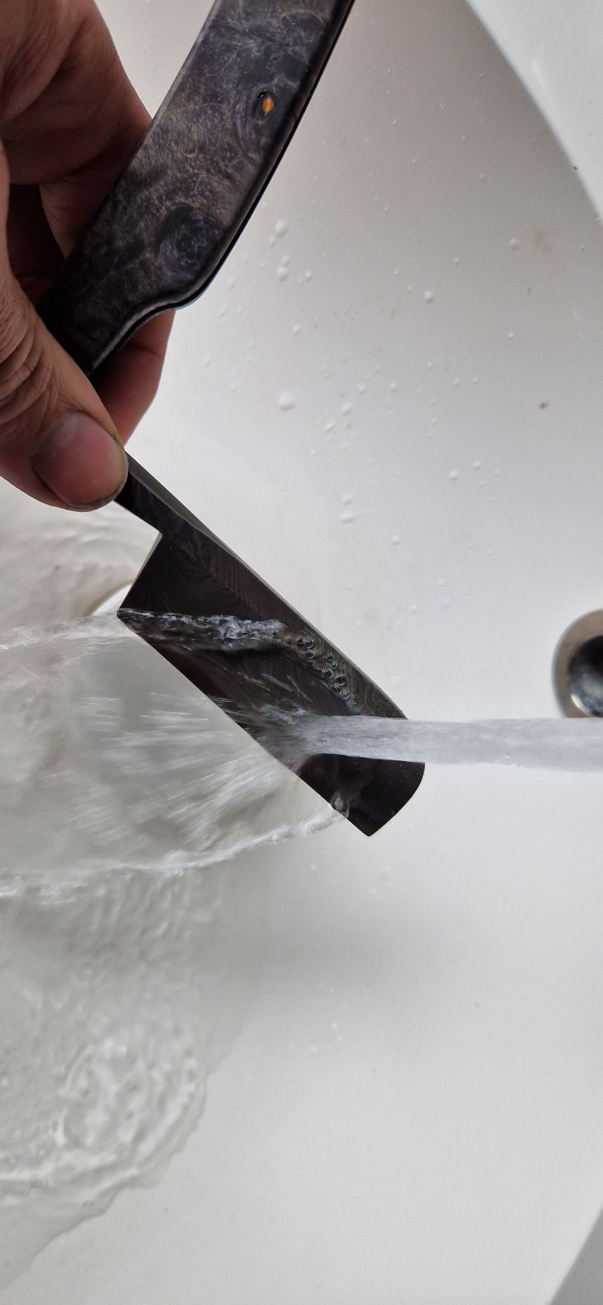 Rasiermesser, Rasur, Pflege, Hautvorbereitung, Stil, Anfänger, Reinigung, Rasiermesser-Pflege, Lagerung, Schleifstein, Klinge, Marken, Typen, Qualitätsmesser.