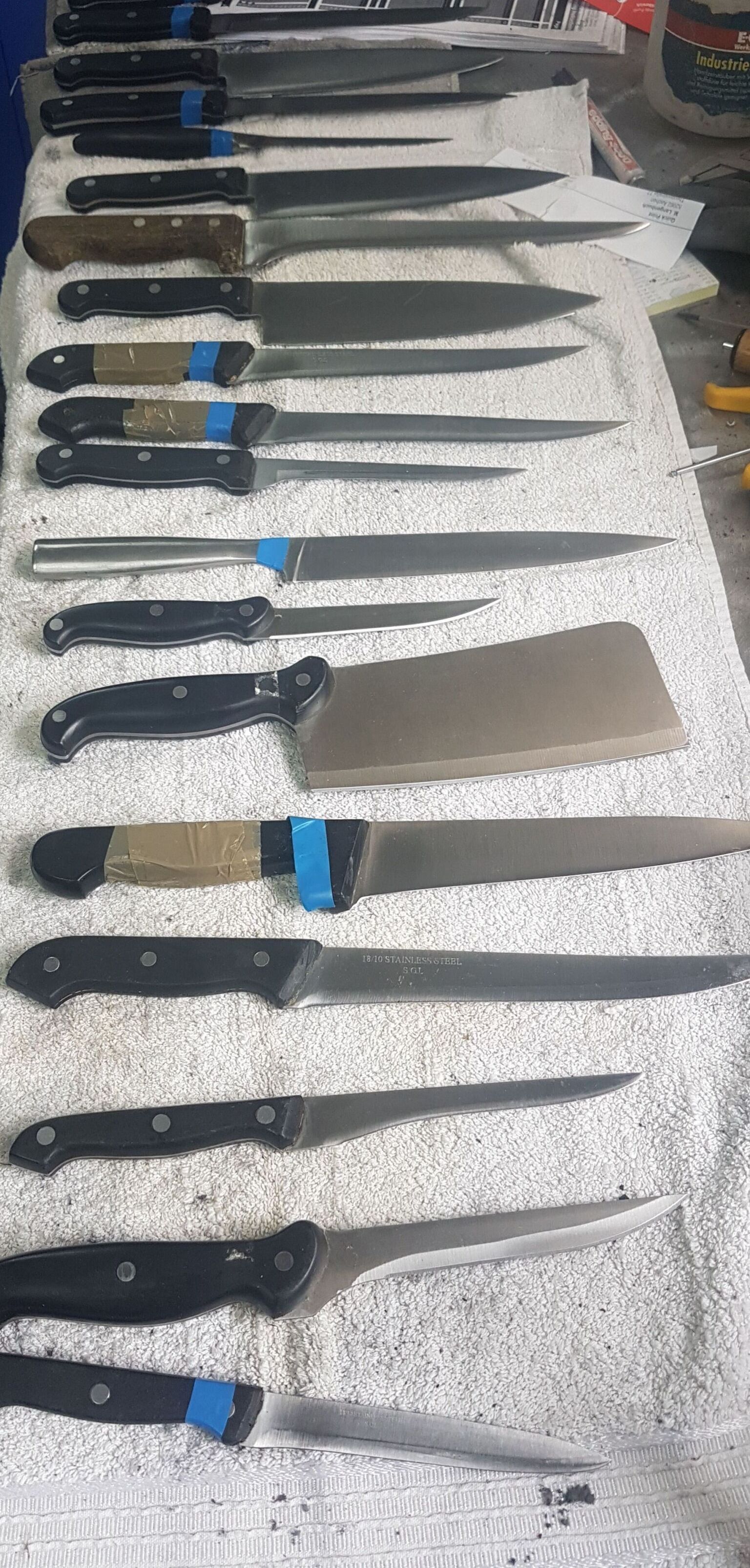 Küchenmesser, Pflege, Schneideunterlage, Schneidetechnik, gefrorenes Fleisch, Lagerung, Reinigung, Schärfen, Messerauswahl, Griffigkeit, Fachgeschäft