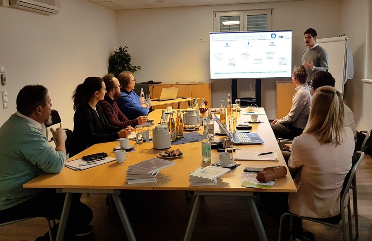 Mitarbeiter der LMU München im Showroom.Telemedizin.Bayern