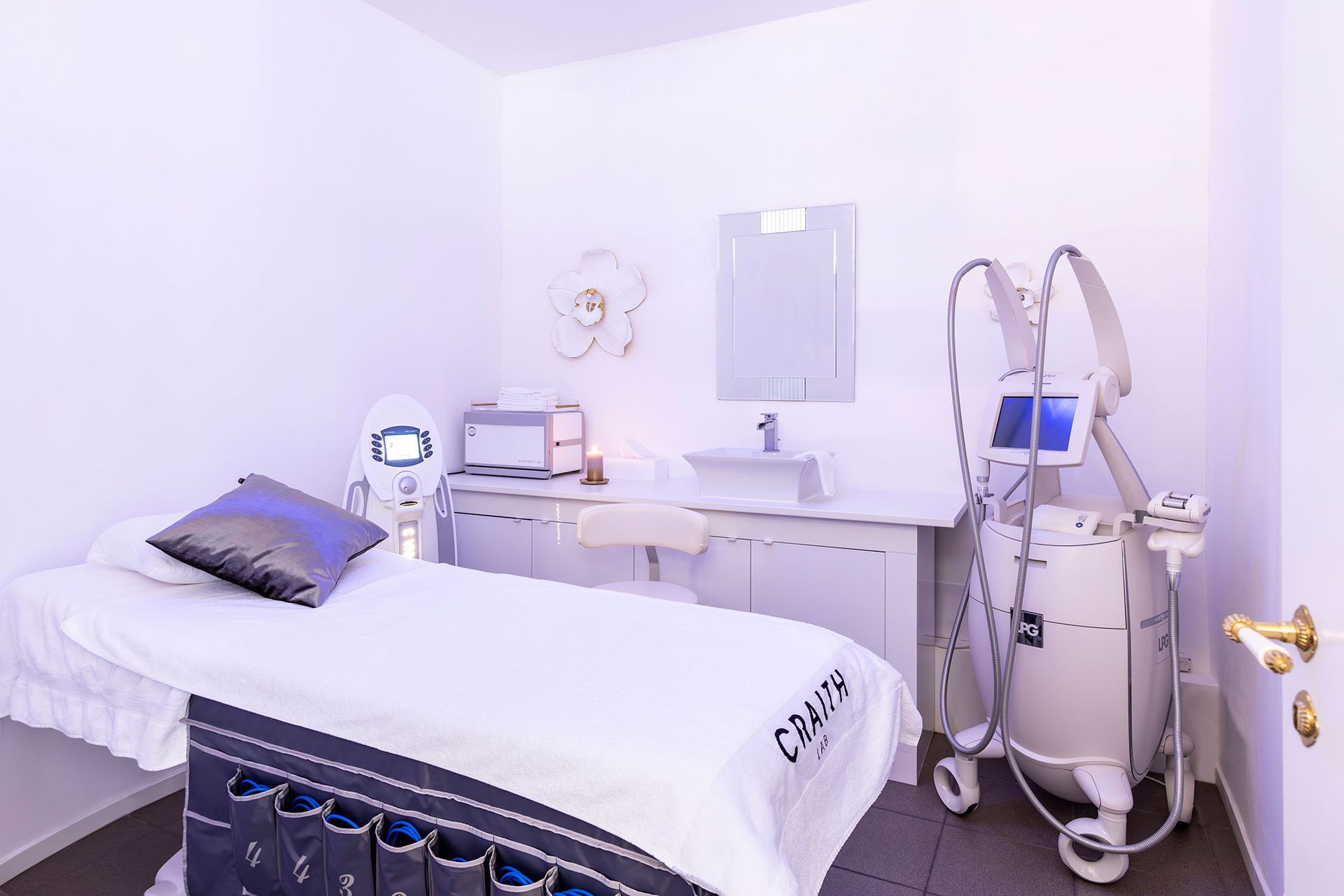 Innovative High-Perfomance-Geräte bringen Bauch, Rücken, Taille oder Beine sanft in Form.