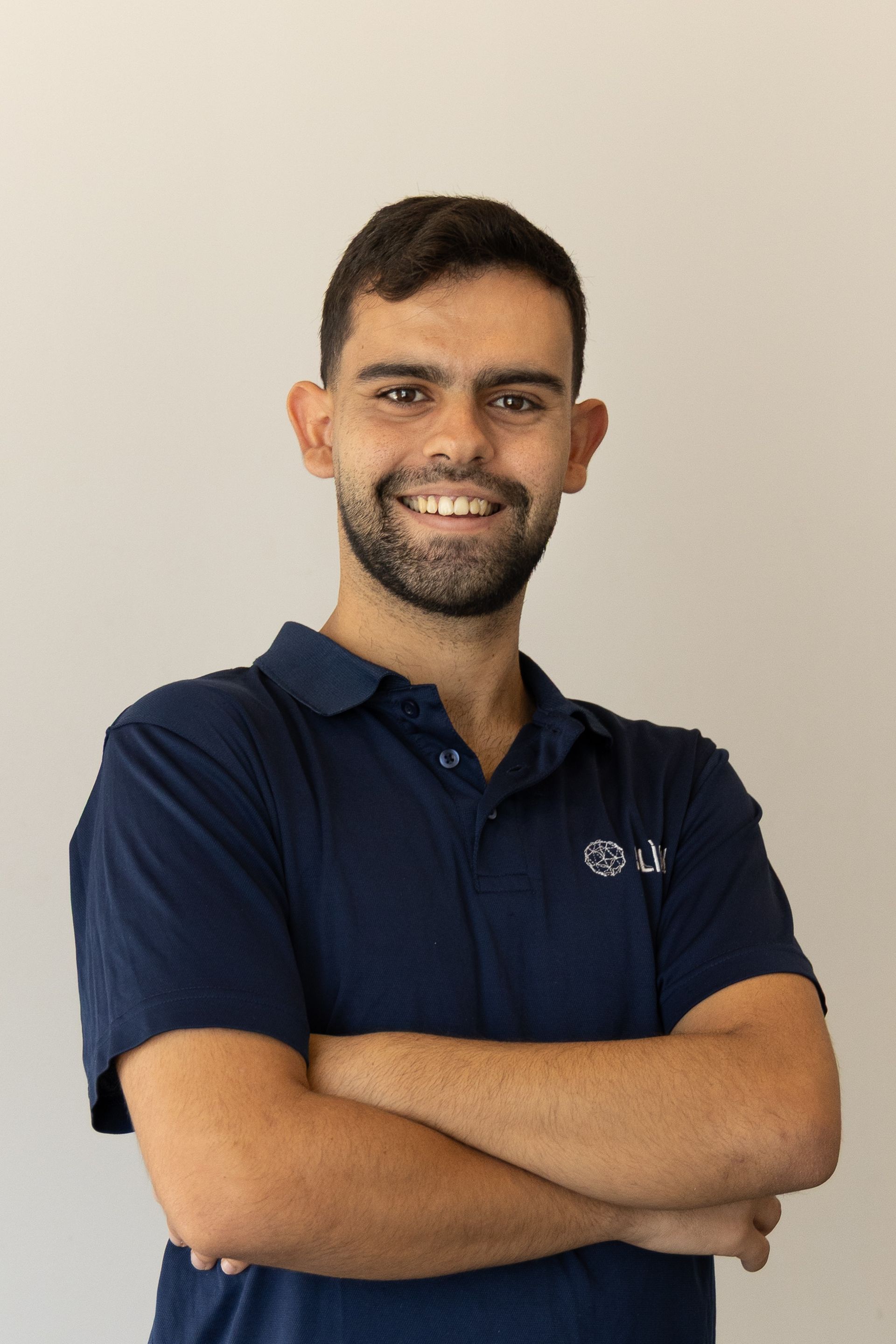 Es un Fisioterapeuta joven con un trato muy cercano, amable y muy motivador.