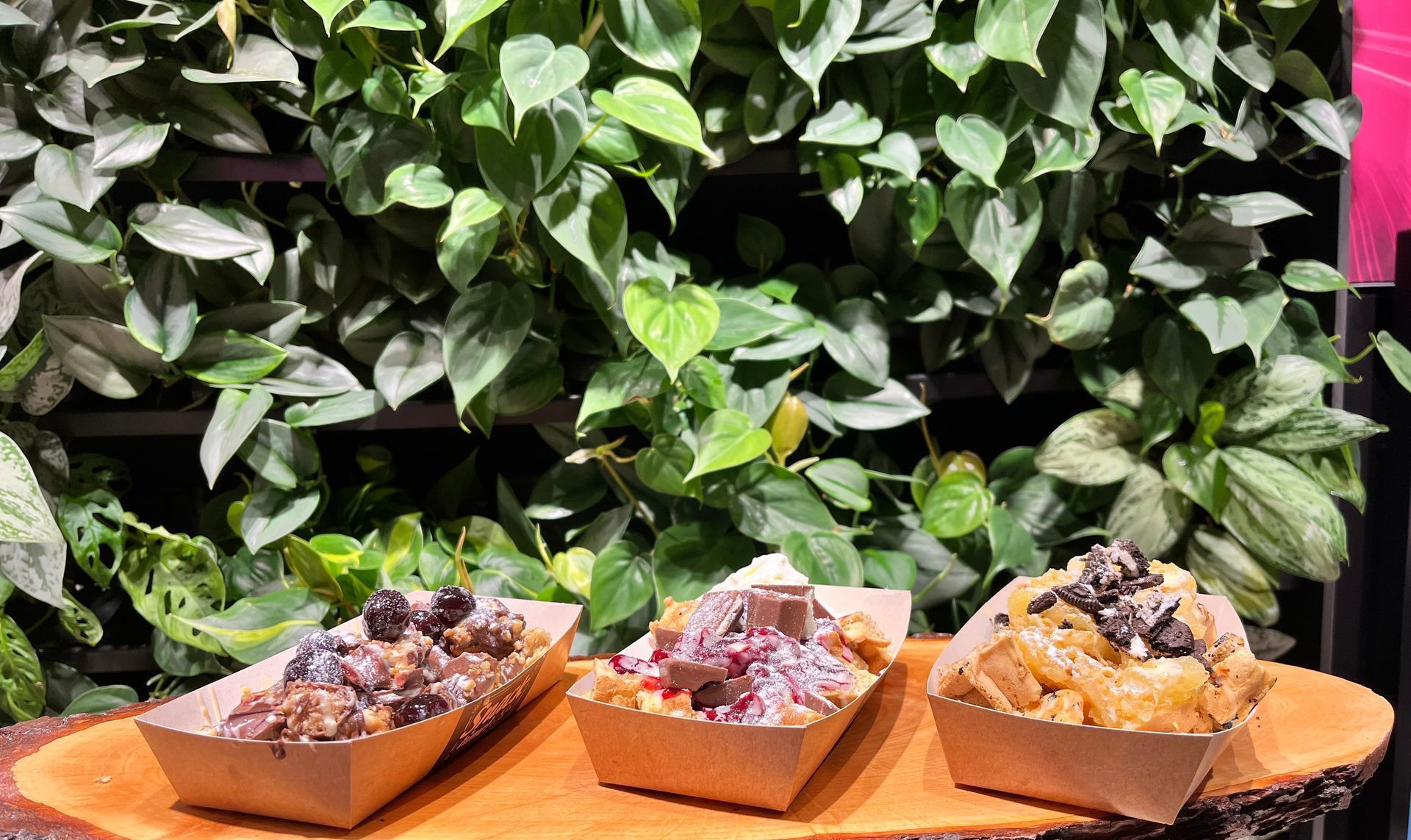 Frisch zubereitete Waffeln mit kreativen Toppings, CateringLovers.