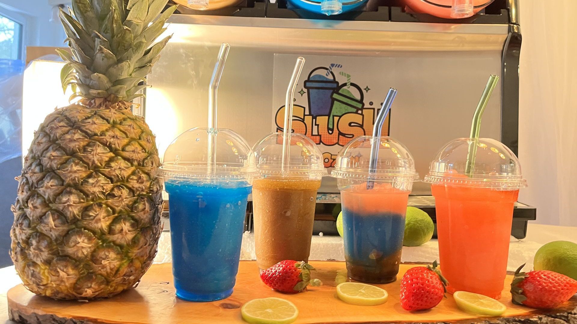 Getränkepaket von CateringLovers: Auswahl an Softdrinks, Bier, Wein und Cocktails für Events jeder Größe.