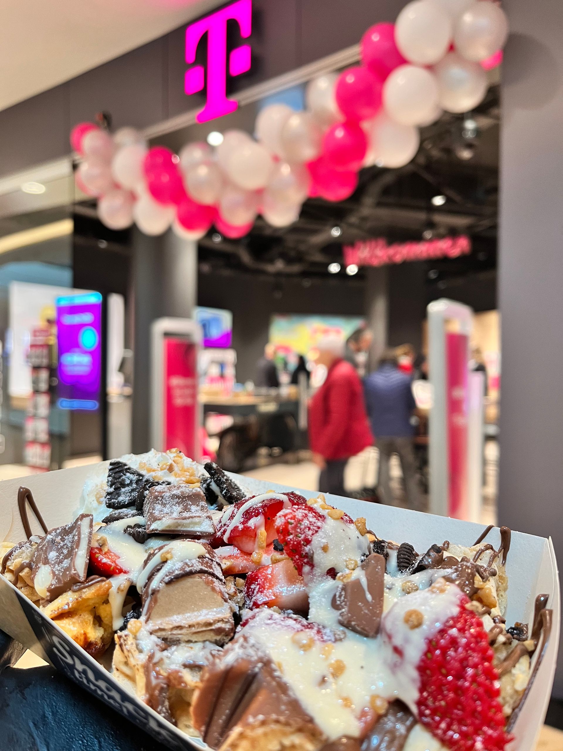 Frisch zubereitete Waffeln mit kreativen Toppings, CateringLovers.