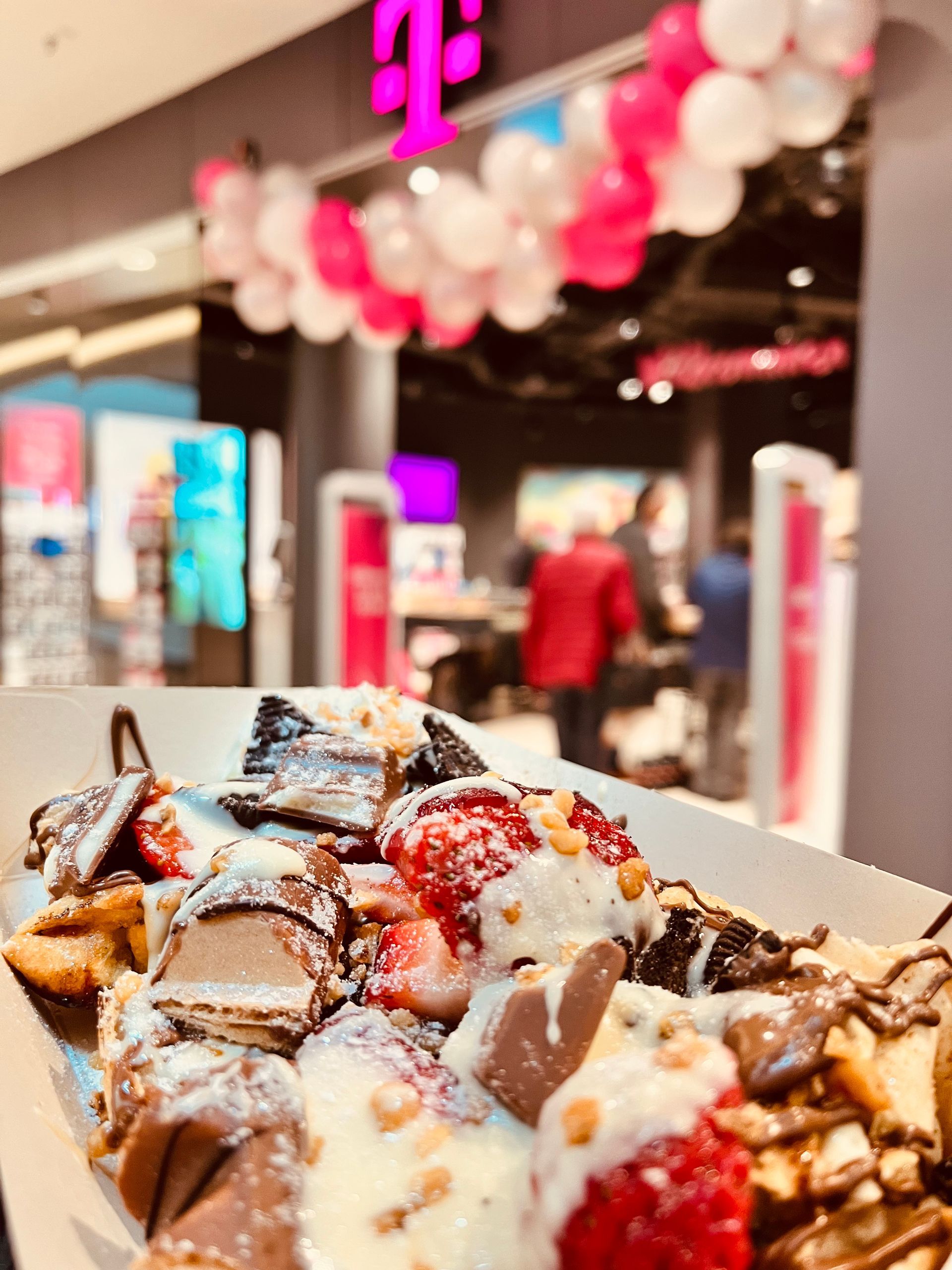 Frisch zubereitete Waffeln mit kreativen Toppings, CateringLovers.