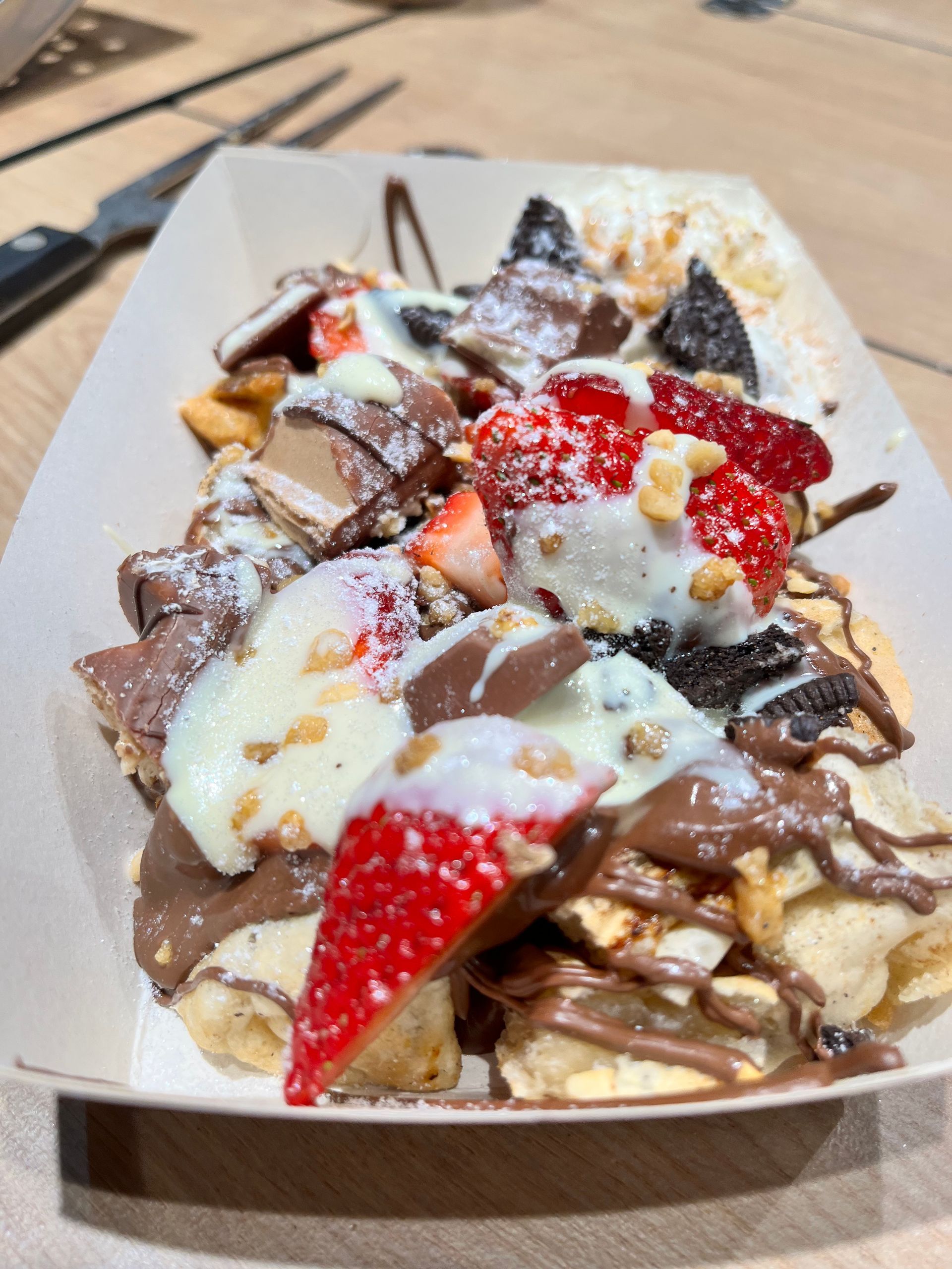 Frisch zubereitete Waffeln mit kreativen Toppings, CateringLovers.