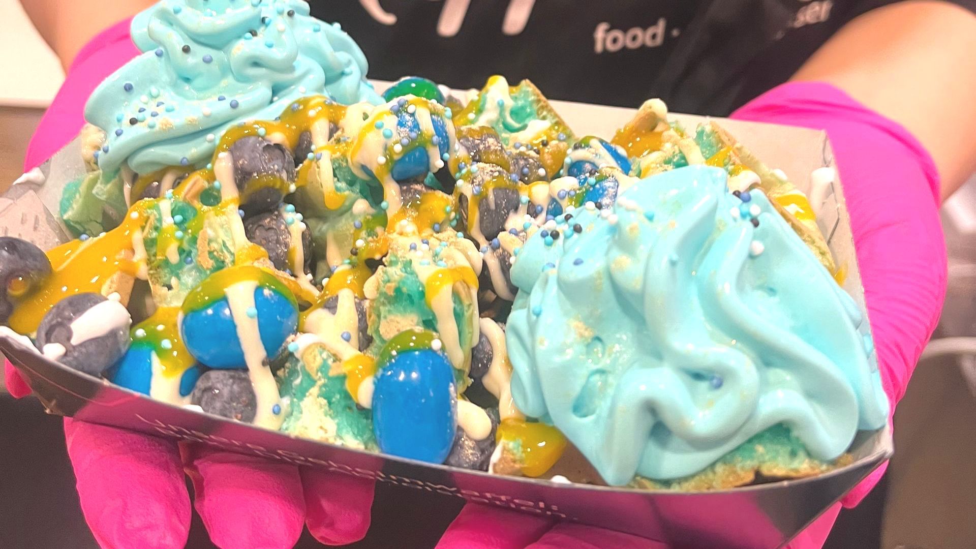 Frisch zubereitete Waffeln mit kreativen Toppings, CateringLovers.