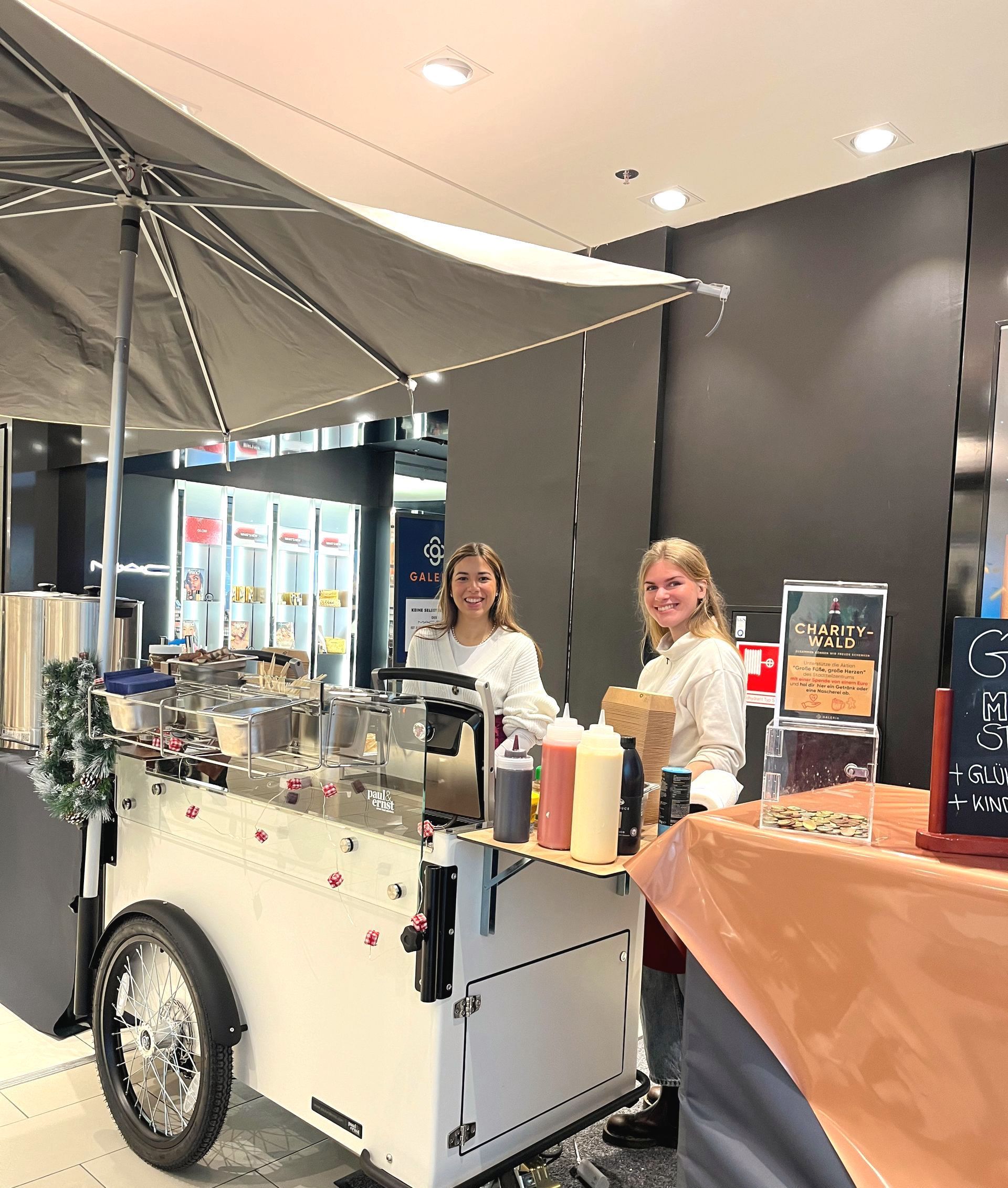 CateringLovers-Team in Aktion: Professionell und mit Leidenschaft bei der Zubereitung von Speisen und dem Service für Events