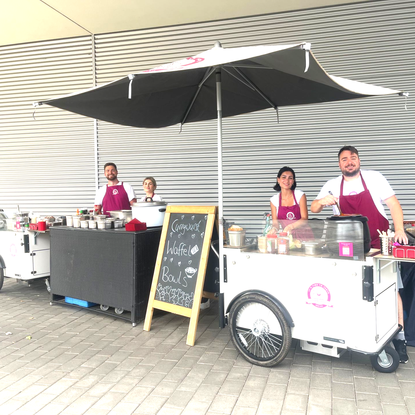 Teambild von CateringLovers beim Catering für Firmenevent mit HappyBikes