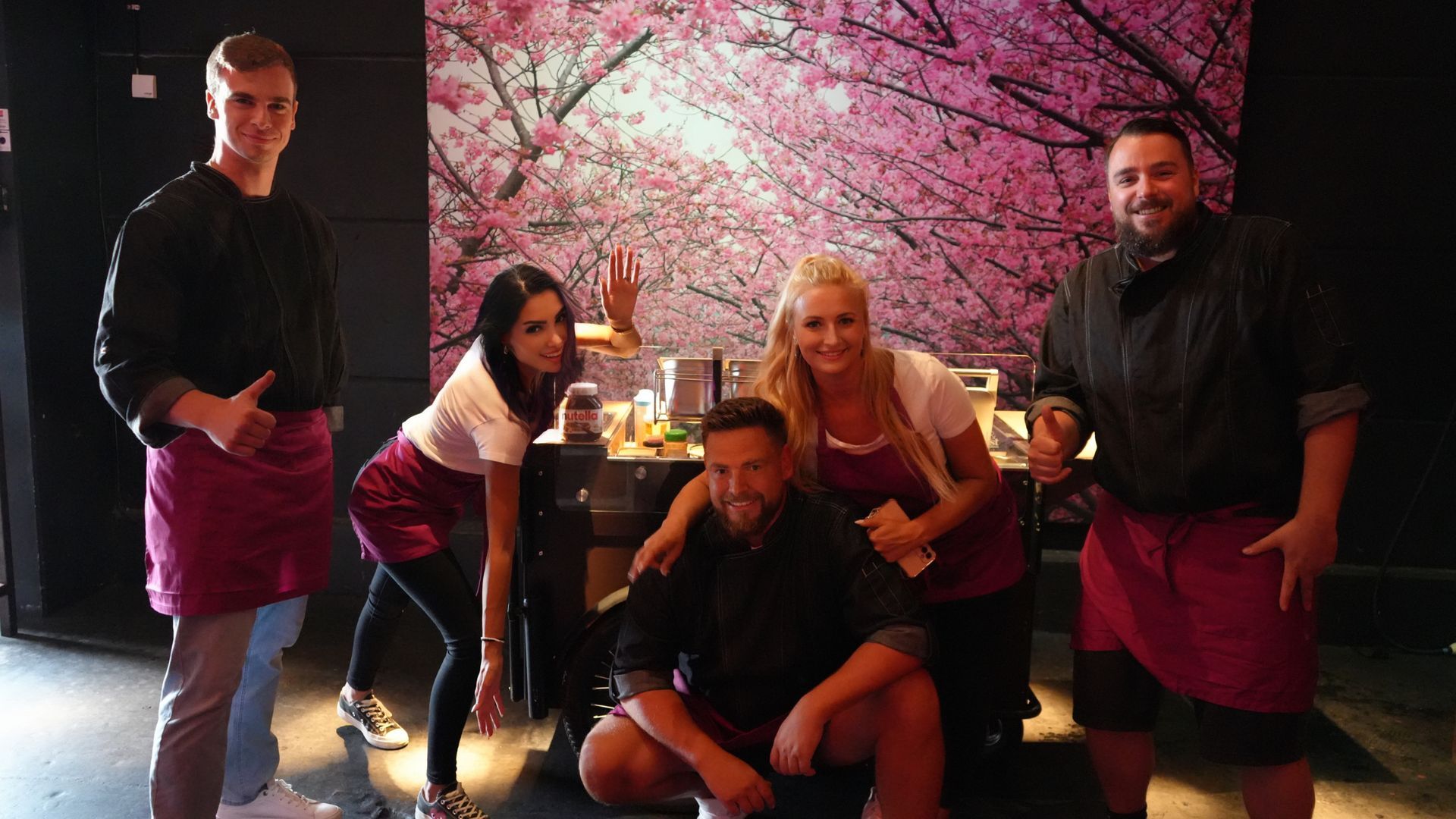 CateringLovers-Team in Aktion: Professionell und mit Leidenschaft bei der Zubereitung von Speisen und dem Service für Events