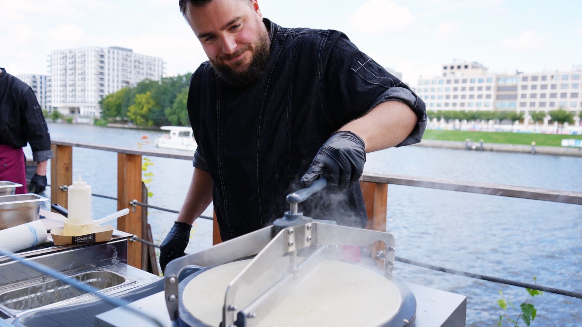 Frisch zubereitete Crepes mit kreativen Toppings, CateringLovers.