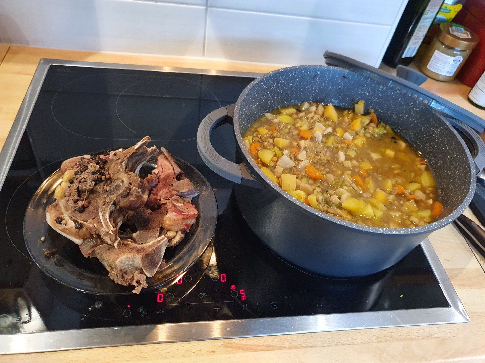 Linsensuppe, Linsen, Gemüse, Suppenfleisch, Essen als Medizin, Mikronährstoffe, gutes Fleisch