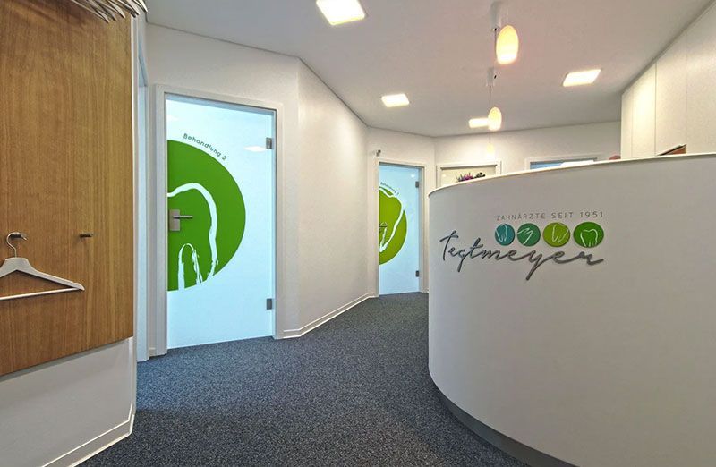 Empfangstresen einer Arztpraxis