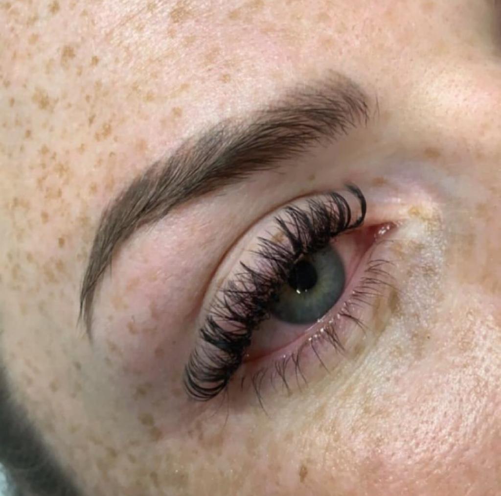 russian eye lash extensions