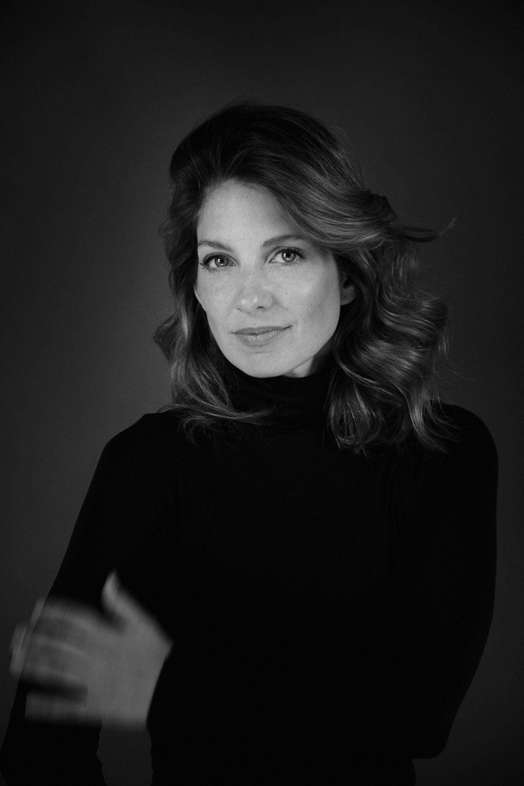 Headshot Schauspielerin Romina Langenhan, natürliches Licht, Studioaufnahme