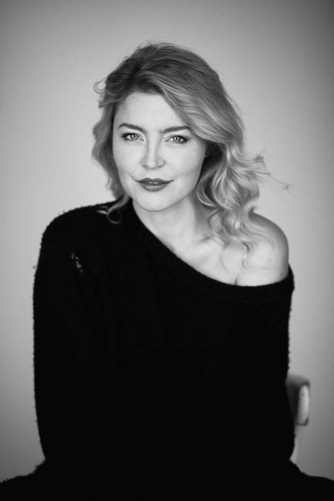 Headshot Schauspielerin Jana Reinermann, natürliches Licht, Studioaufnahme