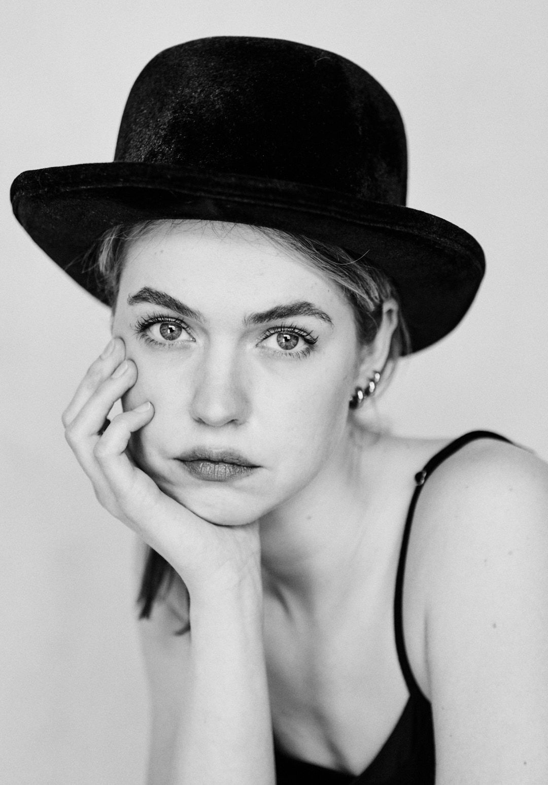 Headshot Schauspielerin Dana Esch, natürliches Licht, Studioaufnahme