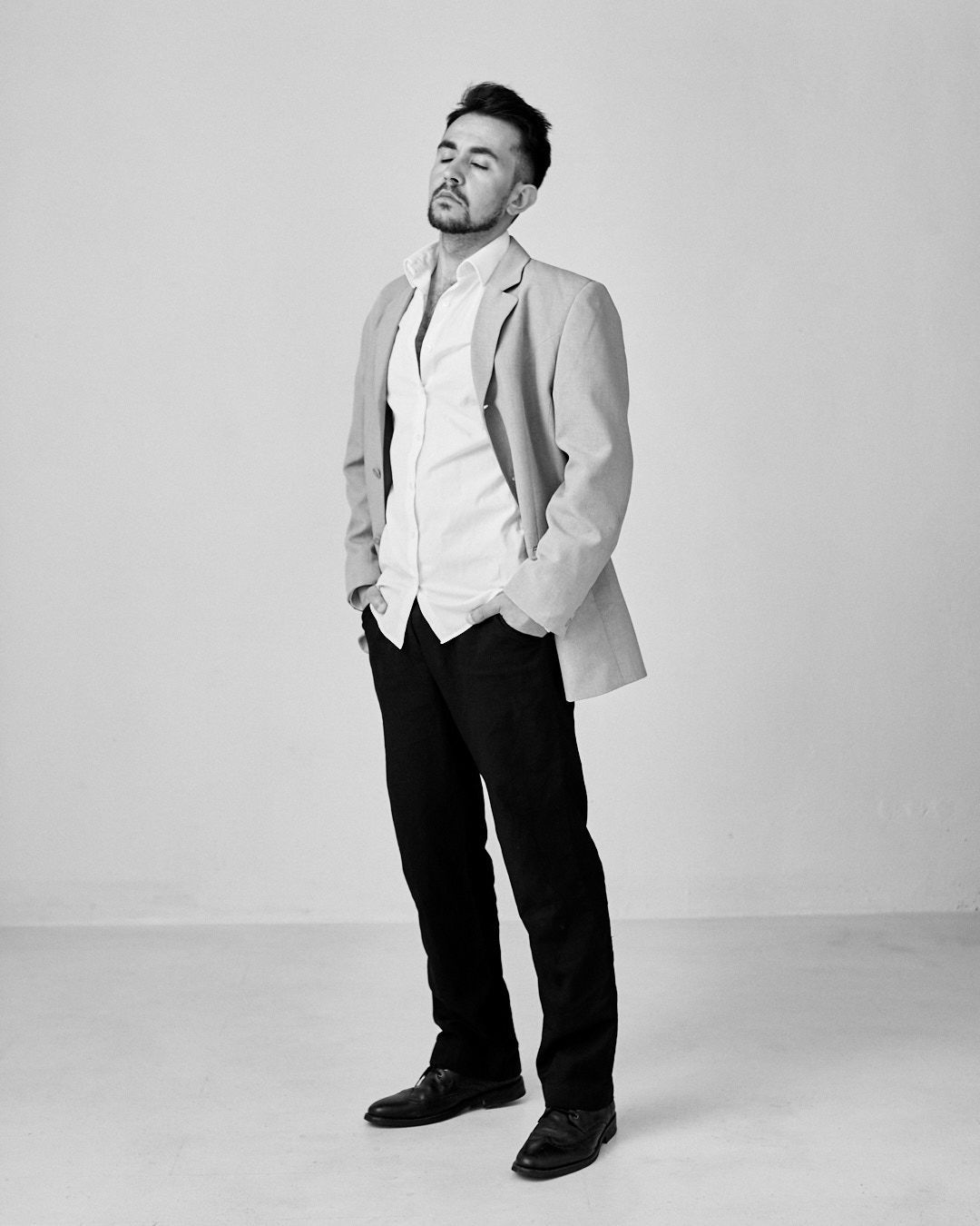 Headshot Schauspieler Yazan Melhem, natürliches Licht, Studioaufnahme