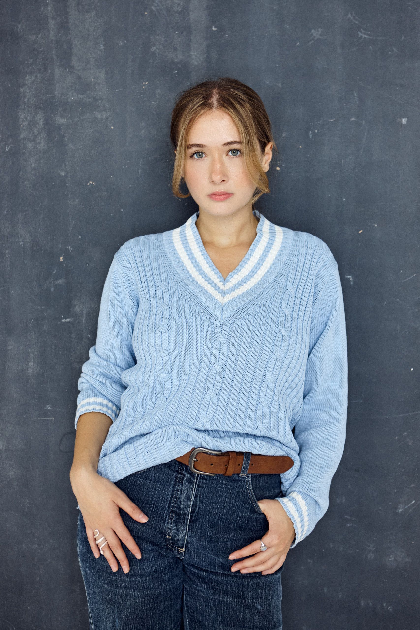 Headshot Schauspielerin Brikena Ray, natürliches Licht, Studioaufnahme