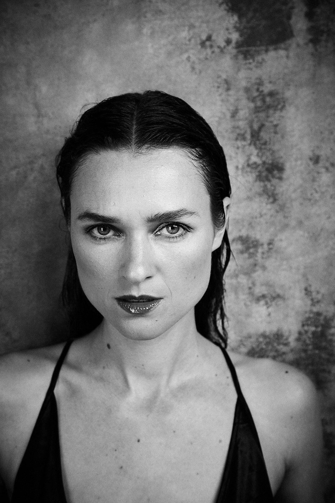 Headshot Schauspielerin Josephin Busch, schwarzweiss, Studioaufnahme